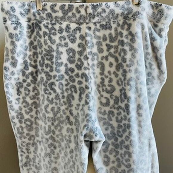 Wildfox Leopard Print Cozy Jogger Lounge Pants in Grey & White - Picture 2 of 8